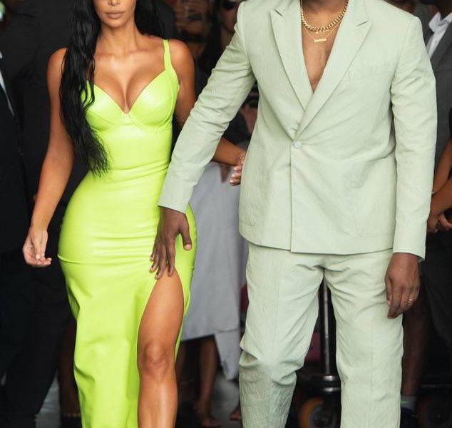 Kayne West papucsa vendégségbe megy